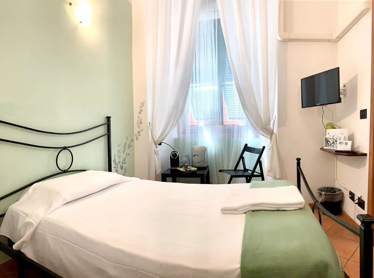 Guest House Virginia'S Rooms-Private Free Parking And Top Carignano District Janov 2*,  Itálie