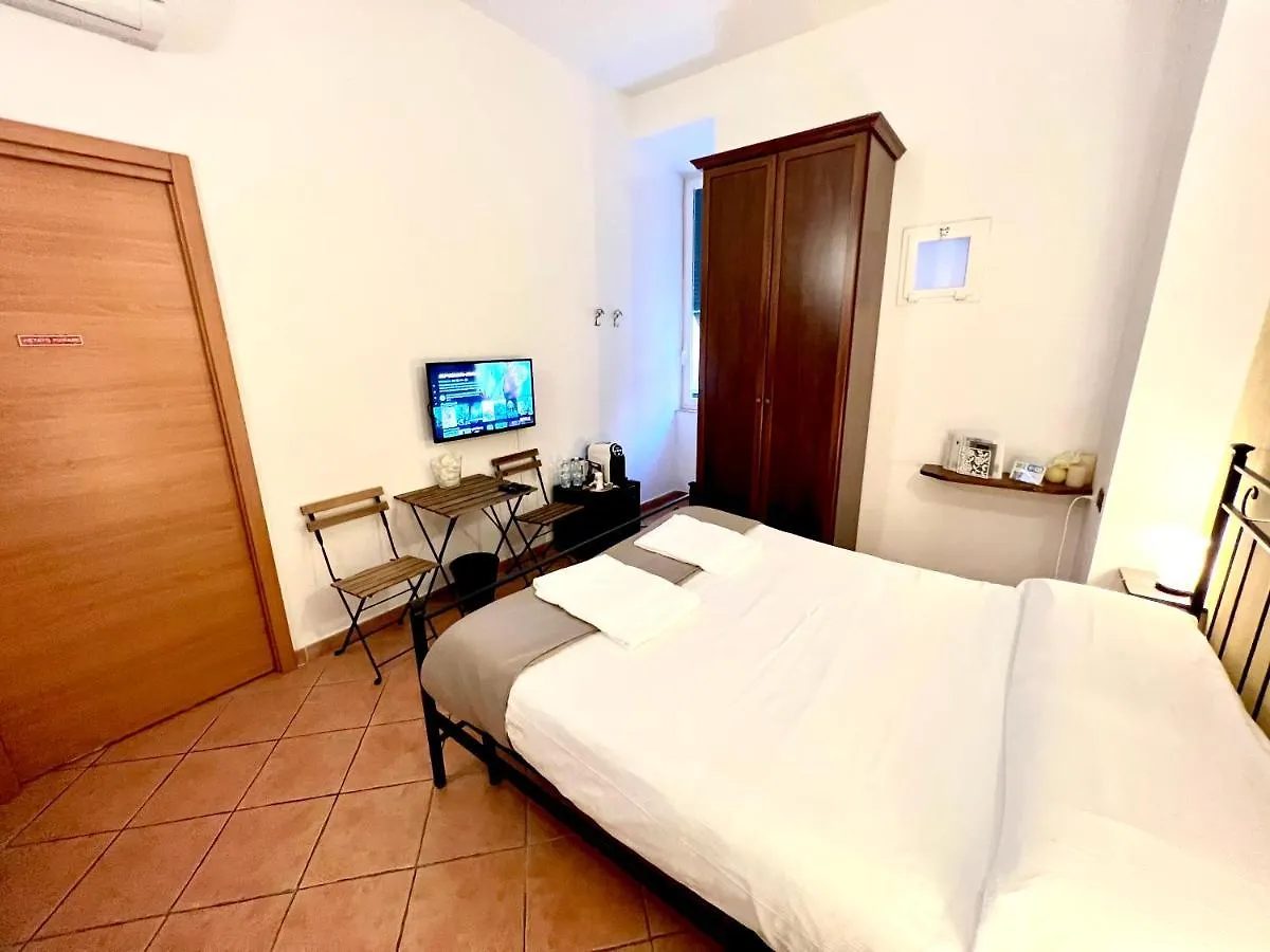 Guest House Virginia'S Rooms-Private Free Parking And Top Carignano District Genoa Italy