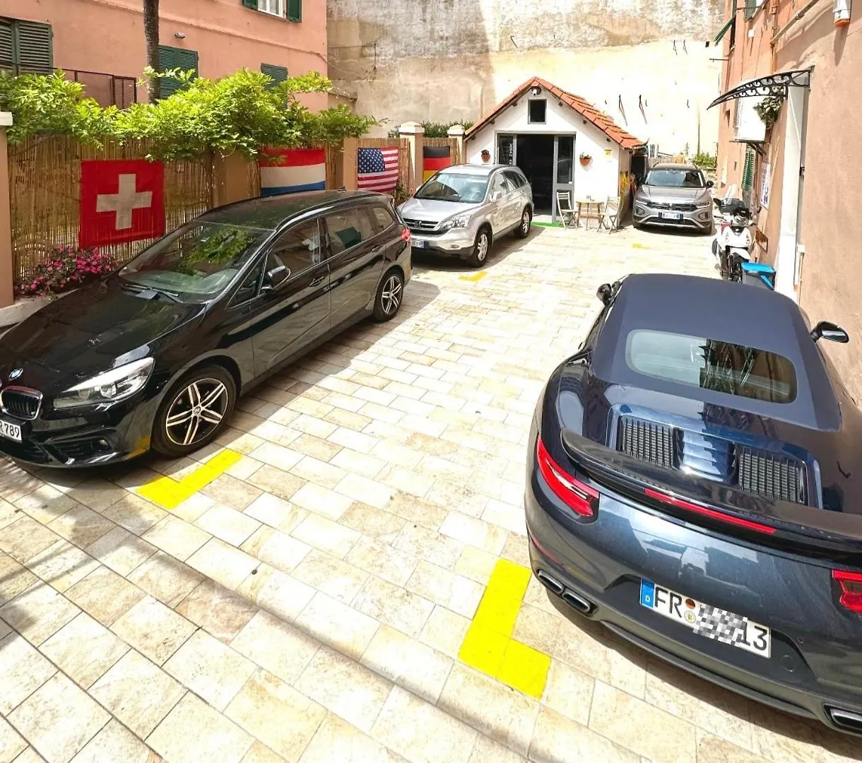 Guest House Virginia'S Rooms-Private Free Parking And Top Carignano District Janov 2*,  Itálie