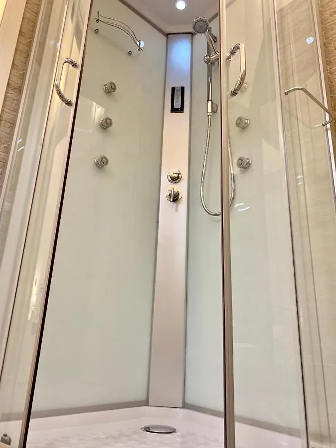 Guest House Virginia'S Rooms-Private Free Parking And Top Carignano District Janov