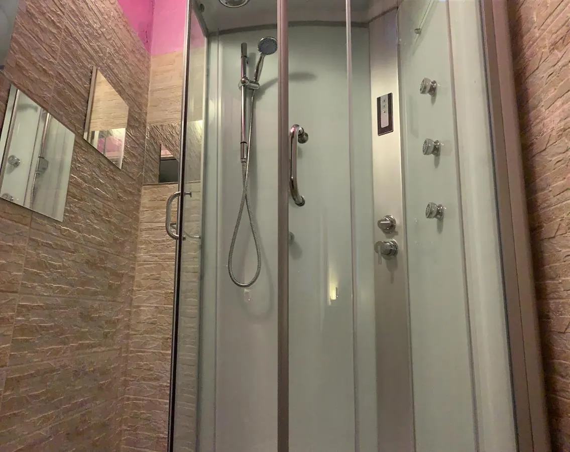 Guest House Virginia'S Rooms-Private Free Parking And Top Carignano District Janov